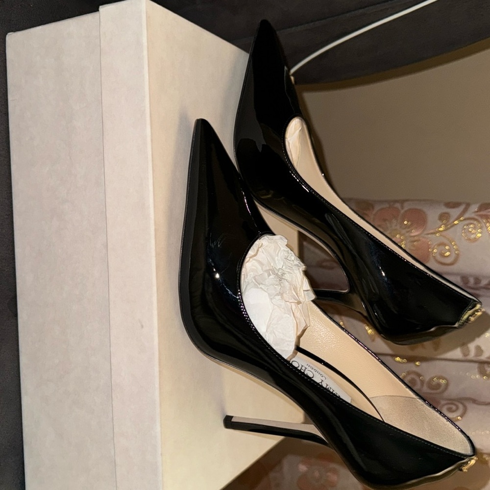 Black pumps with gold accent